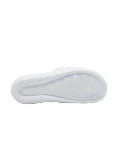 NIKE Victori 3