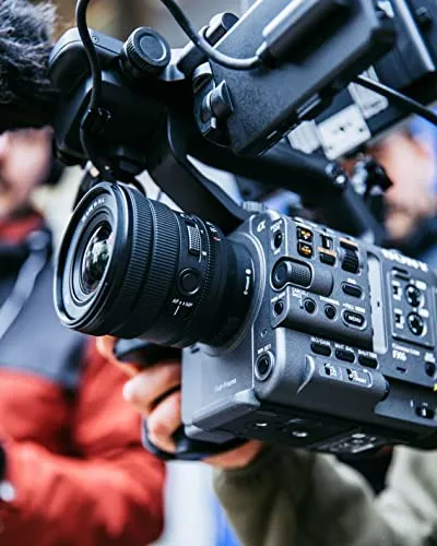 Sony SELP1635G 4