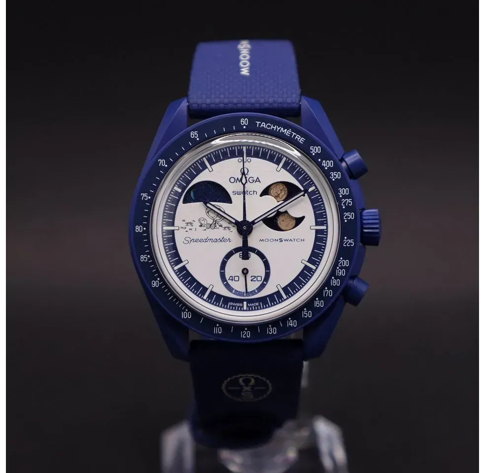 Swatch Mission to Earthphase Hunter Moon "Snoopy