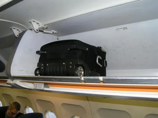 Think Tank Photo Airport AirStream 4